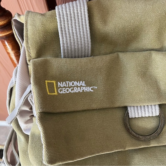 National Geographic Earth Explorer Backpack/Camera Bag - Picture 2 of 8